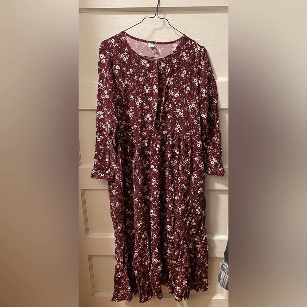 Super cute/light weight Old Navy Floral Maxi dress